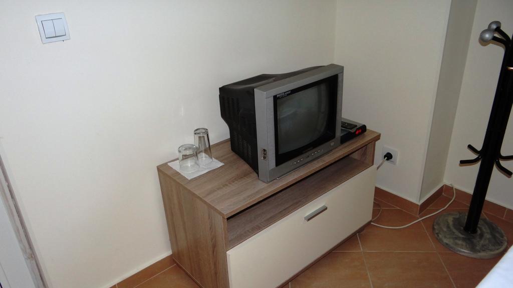 Guest Rooms Kom — Photos 2